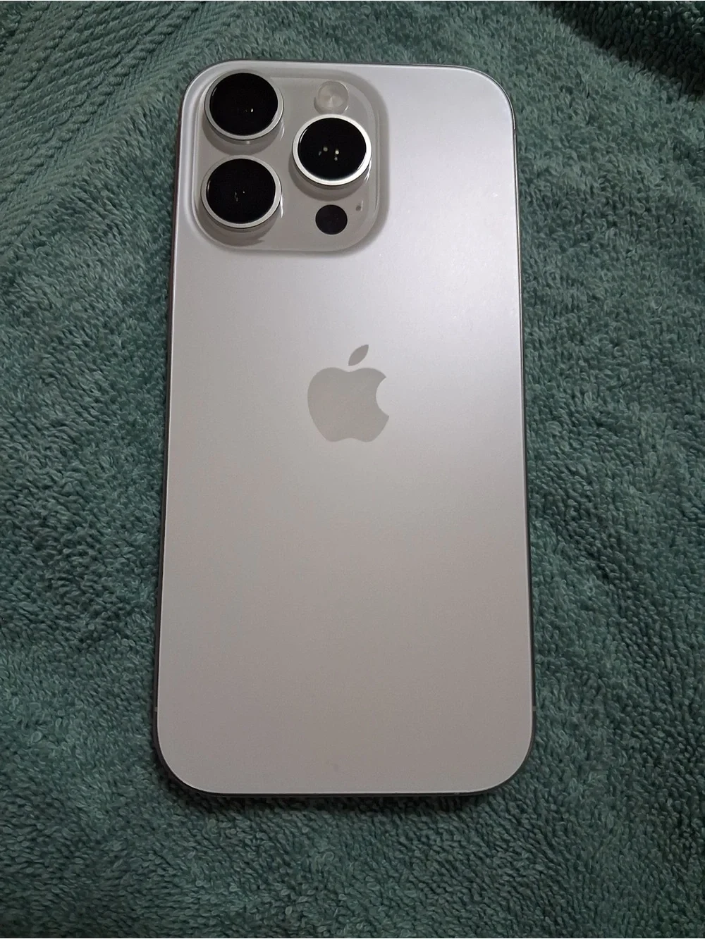 Apple iPhone 16 Pro 512GB White Titanium AT&T + Screen Protectors